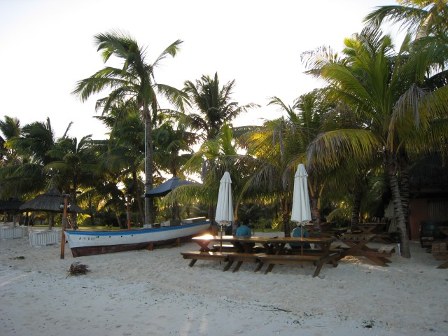 P1010961_Trou_Aux_Biches_Beach12_c.JPG