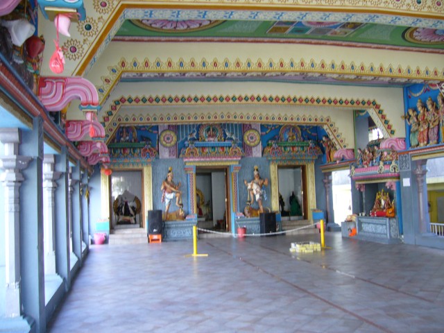 P1010965_Tempel_In_Front_Of_Grand_Bay3.JPG