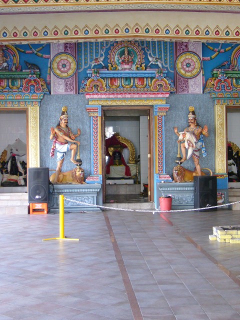 P1010967_Tempel_In_Front_Of_Grand_Bay4.JPG