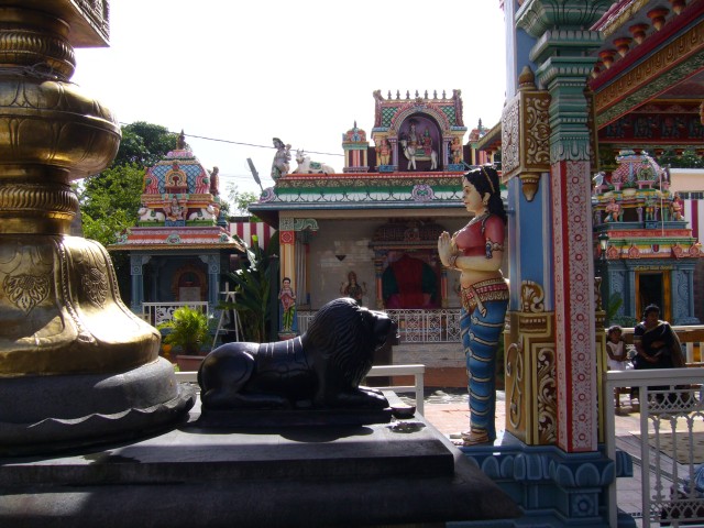 P1020025_Tempel_Before_Port_Louis3.JPG