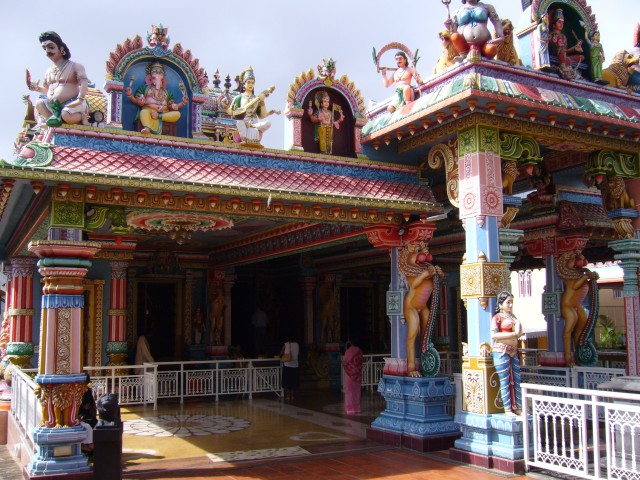 P1020027_Tempel_Before_Port_Louis5.JPG