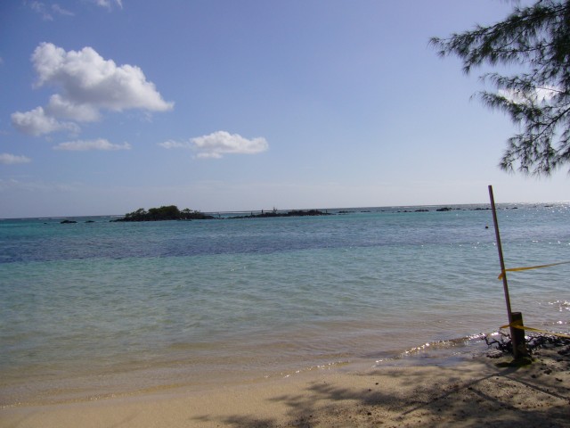 P1020205_Beach_at_Pointe_Aux_Canonniers4.JPG