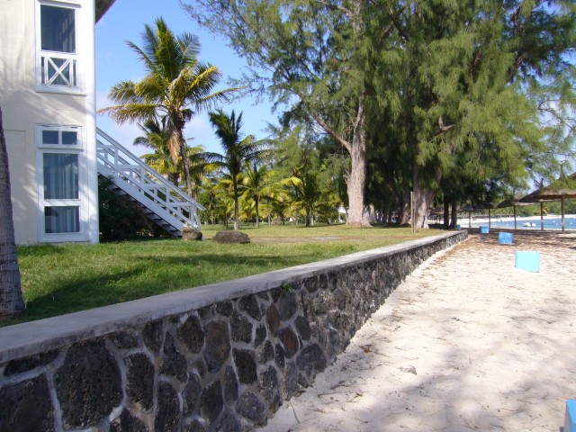 P1020209_Beach_at_Pointe_Aux_Canonniers8.JPG