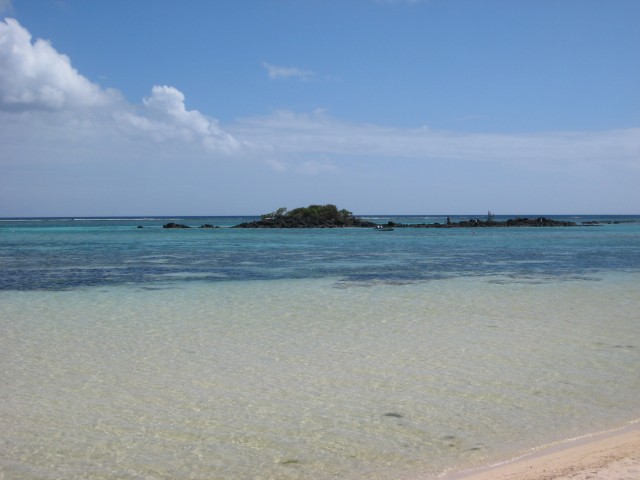 P1020209_White_Beach_at_Pointe_Aux_Canonniers4_c.JPG