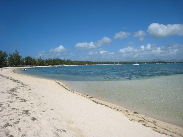 P1020209_White_Beach_at_Pointe_Aux_Canonniers5_c.JPG