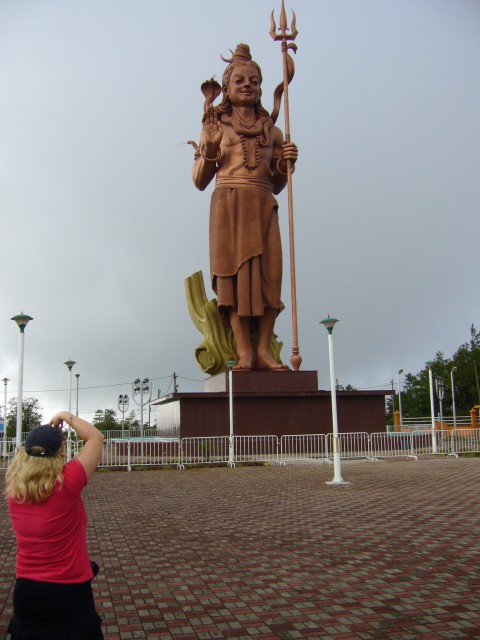 P1020247_Shiva_Statue_At_Grand_Bassin1.JPG