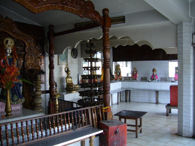 P1020260_The_Temple_At_Grand_Bassin2.JPG
