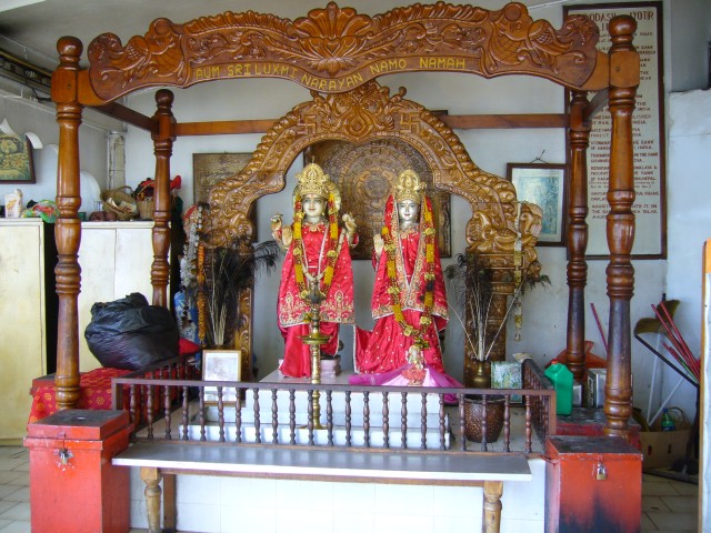 P1020261_The_Temple_At_Grand_Bassin3.JPG