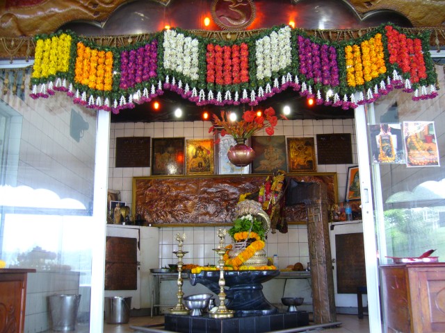 P1020262_The_Temple_At_Grand_Bassin4.JPG