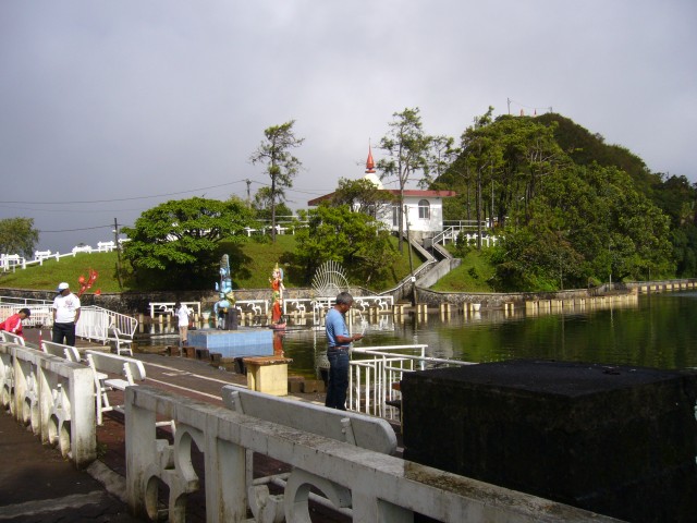 P1020271_Way_Arround_Grand_Bassin1.JPG