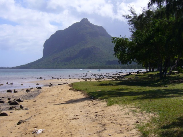 P1020353_Mountains_At_The_Southern_Coast.JPG