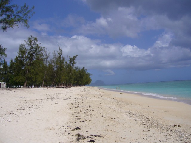 P1020361_The_Beach_At_Flic_en_Flac1.JPG