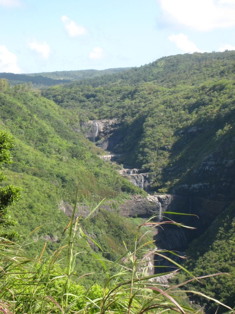 P1020365_The_Seven_Tamarin_Falls_At_The_Top_Of_Valley3_c.JPG