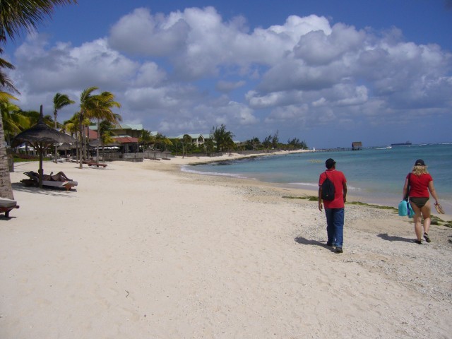 P1020431_Beach_At_Pointe_Aux_Piments3.JPG