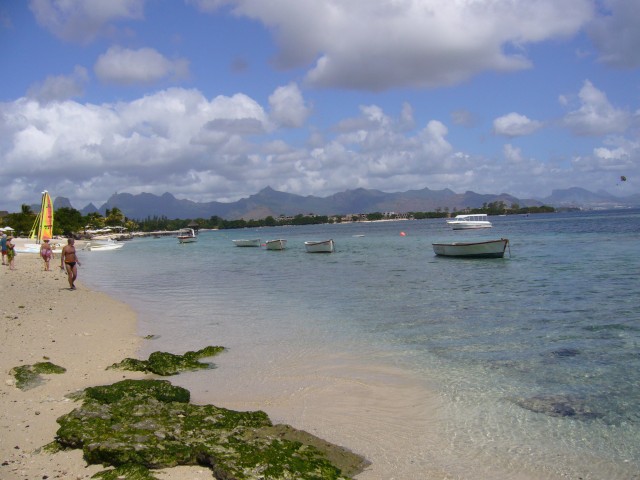 P1020433_Beach_At_Pointe_Aux_Piments4.JPG