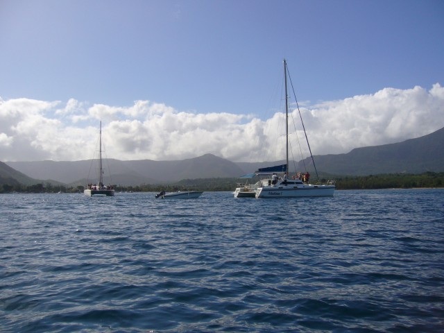 P1020456_Boats_And_Mountains_At_The_Speedboat_Tour2.JPG