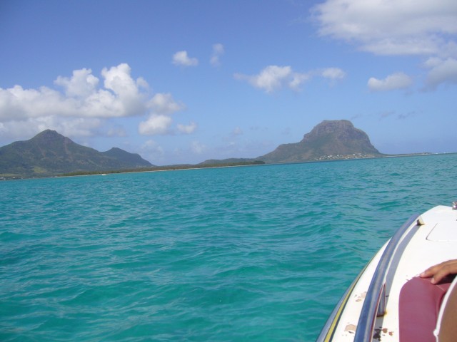 P1020469_Mountains_At_The_Speedboat_Tour.JPG