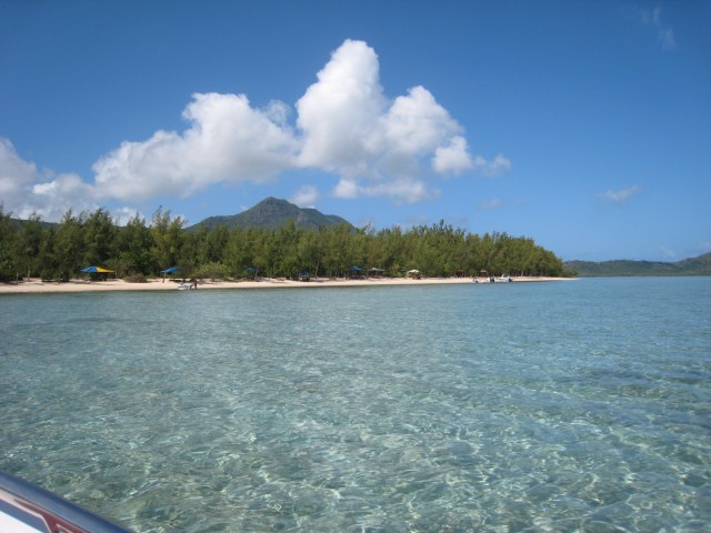 P1020472_Coast_Of_Ile_Aux_Benitiers_c.JPG