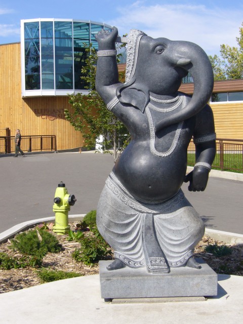 Canada-Alberta-Calgary-Zoo-Elefant_Statue_2816x2112.jpg