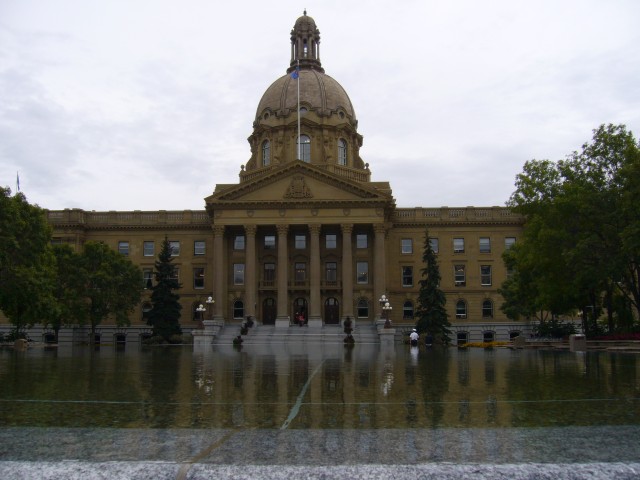 Canada-Alberta-Edmonton-Legislature_Building-Reflecting_2_2816x2112.jpg
