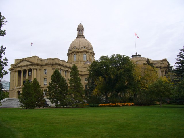 Canada-Alberta-Edmonton-Legislature_Building-View_from_garden_3_2816x2112.jpg