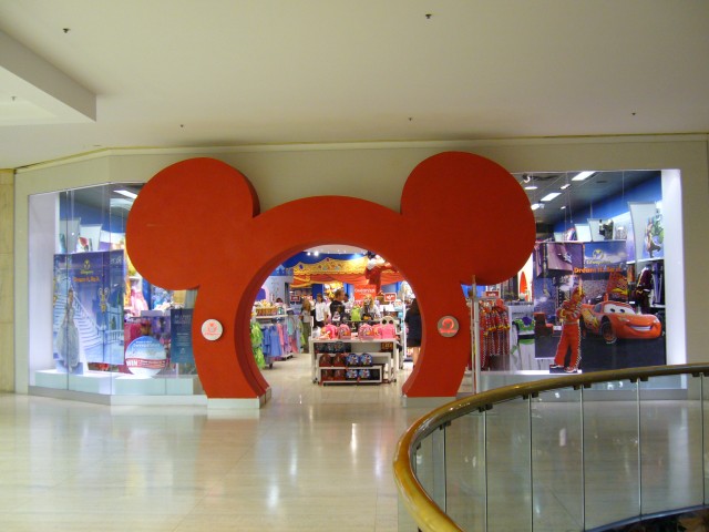 Canada-Alberta-Edmonton-West_Ed_Mall-Disney_Store_2816x2112.jpg