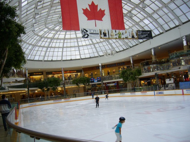Canada-Alberta-Edmonton-West_Ed_Mall-Ice_hall_2_2816x2112.jpg