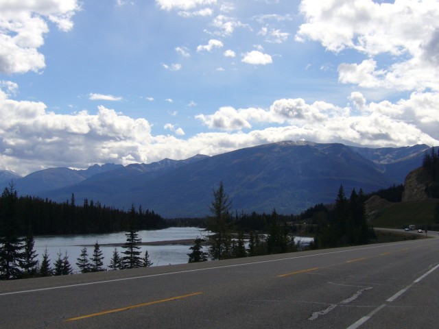 Canada-Alberta-Jasper_NPark-Athabasca_River-From_highway_1_2816x2112.jpg