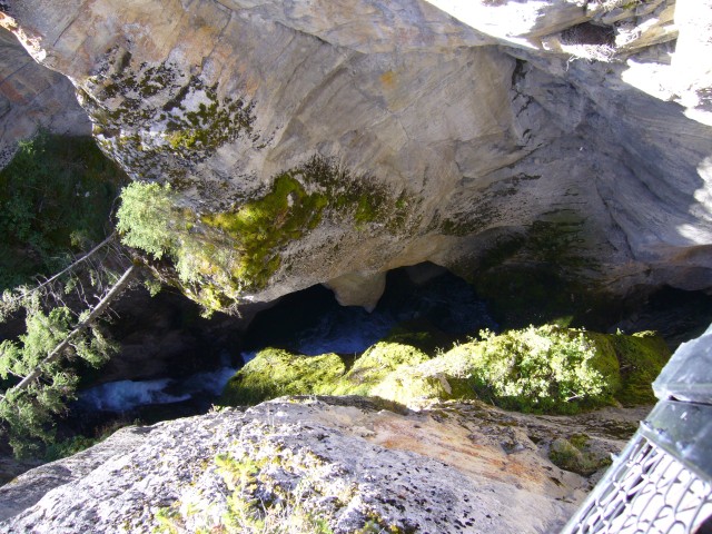 Canada-Alberta-Jasper_NPark-Maligne_Canyon-Canyon_4_2816x2112.jpg