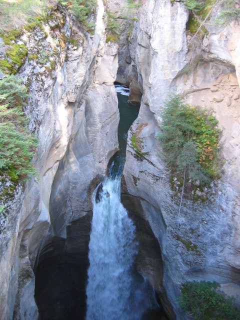 Canada-Alberta-Jasper_NPark-Maligne_Canyon-Canyon_7_1704x2272.jpg