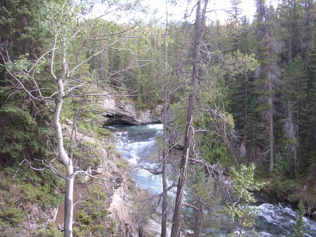 Canada-Alberta-Jasper_NPark-Maligne_Canyon-Riverbed_1_1984x1488.jpg