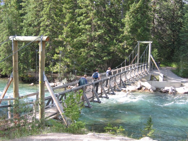 Canada-Alberta-Jasper_NPark-Maligne_Canyon-Wood_bridge_3_2272x1704.jpg