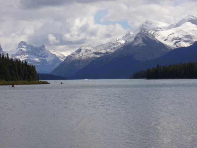 Canada-Alberta-Jasper_NPark-Maligne_Lake-Cloudy_Day_4_2816x2112.jpg