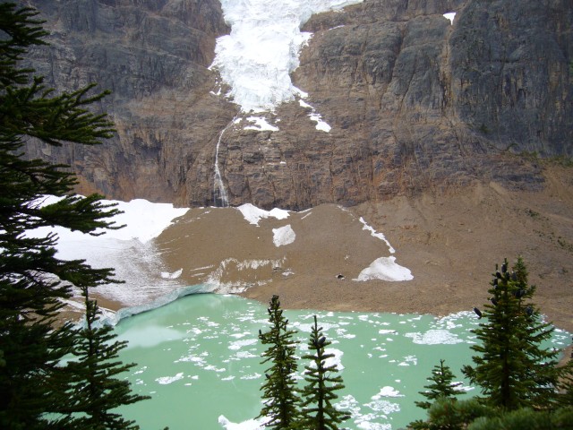 Canada-Alberta-Jasper_NPark-Mt_Edith_Cavell-Glacier_Trail-Cavell_lake_3_2816x2112.jpg