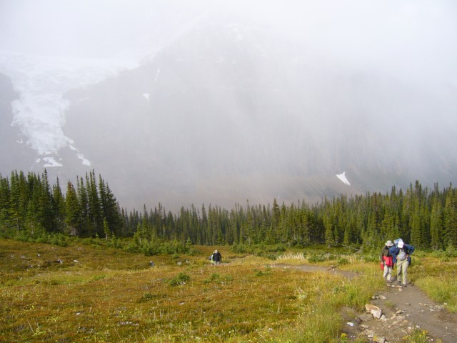 Canada-Alberta-Jasper_NPark-Mt_Edith_Cavell-Glacier_Trail-Downhill_2816x2112.jpg