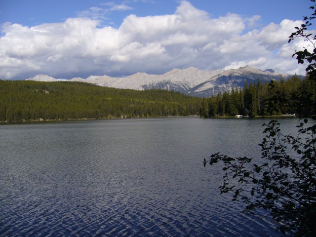 Canada-Alberta-Jasper_NPark-Pyramid_Lake-View_east_2816x2112.jpg