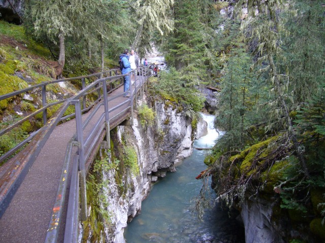 Canada-Alberta-Banff_NPark-Johnston_Canyon-Boardwalk_2_2816x2112.jpg