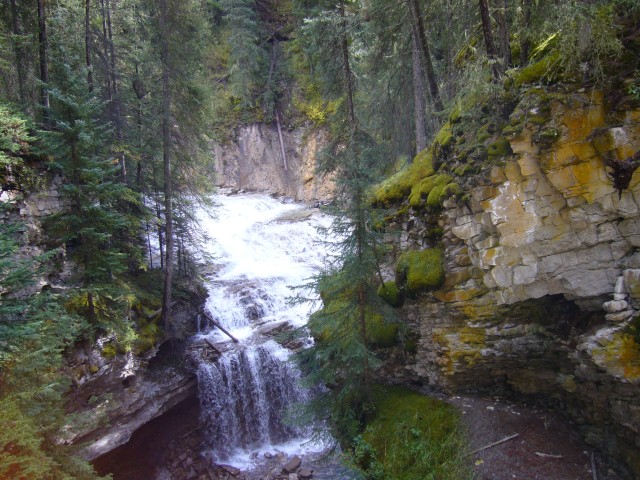 Canada-Alberta-Banff_NPark-Johnston_Canyon-Little_Falls_2_2816x2112.jpg