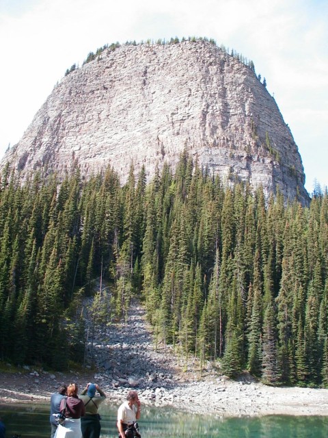 Canada-Alberta-Banff_NPark-Mirror_Lake-View_to_big_beehive_1_1224x1632.jpg