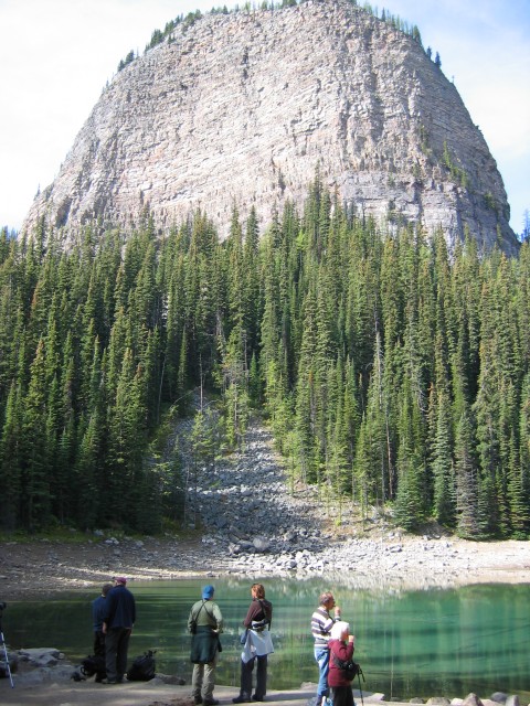 Canada-Alberta-Banff_NPark-Mirror_Lake-View_to_big_beehive_5_1704x2272.jpg