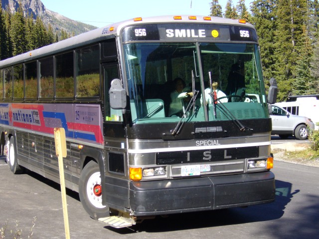 Canada-Alberta-Banff_NPark-Moriane_Lake-Smile_bus_2816x2112.jpg