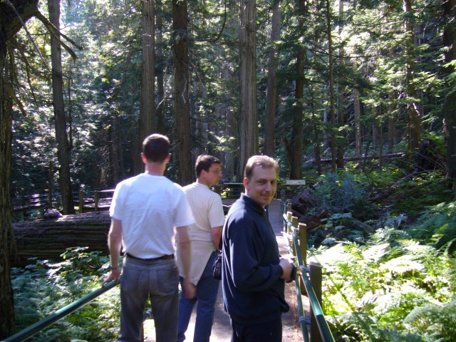 Canada-British_Columbia-Glacier_NPark-Forrest_trail-Group_on_trail_1_2816x2112.jpg