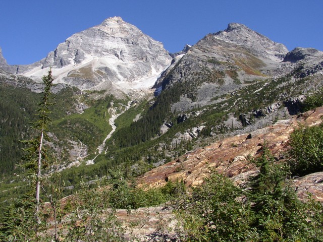 Canada-British_Columbia-Glacier_NPark-Great_Glacier_Trail-Water_1984x1488.jpg