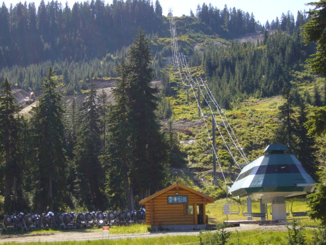 Canada-British_Columbia-Cypress_PPark-Ski_lift_2816x2112.jpg