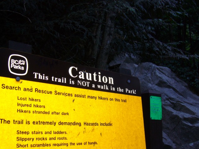 Canada-British_Columbia-Stawamus_Chief_PPark-Warn_sign_2816x2112.jpg