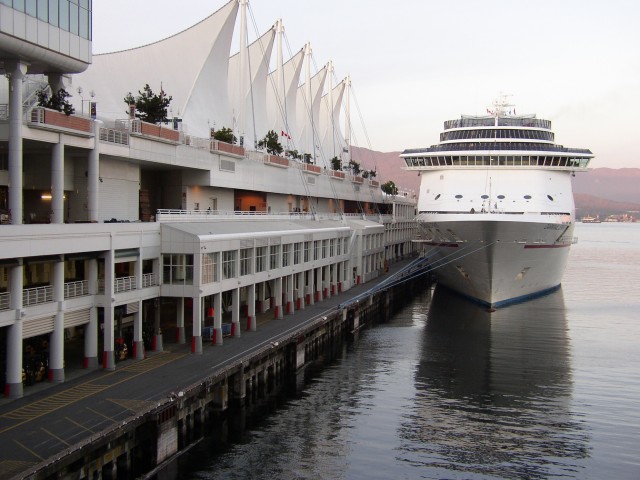 Canada-British_Columbia-Vancouver-Canada_Place_and_Cruise_ship_1984x1488.jpg