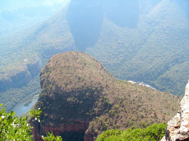 South_Africa_Blyde_River_Canyon_River_curve_1632x1224.jpg